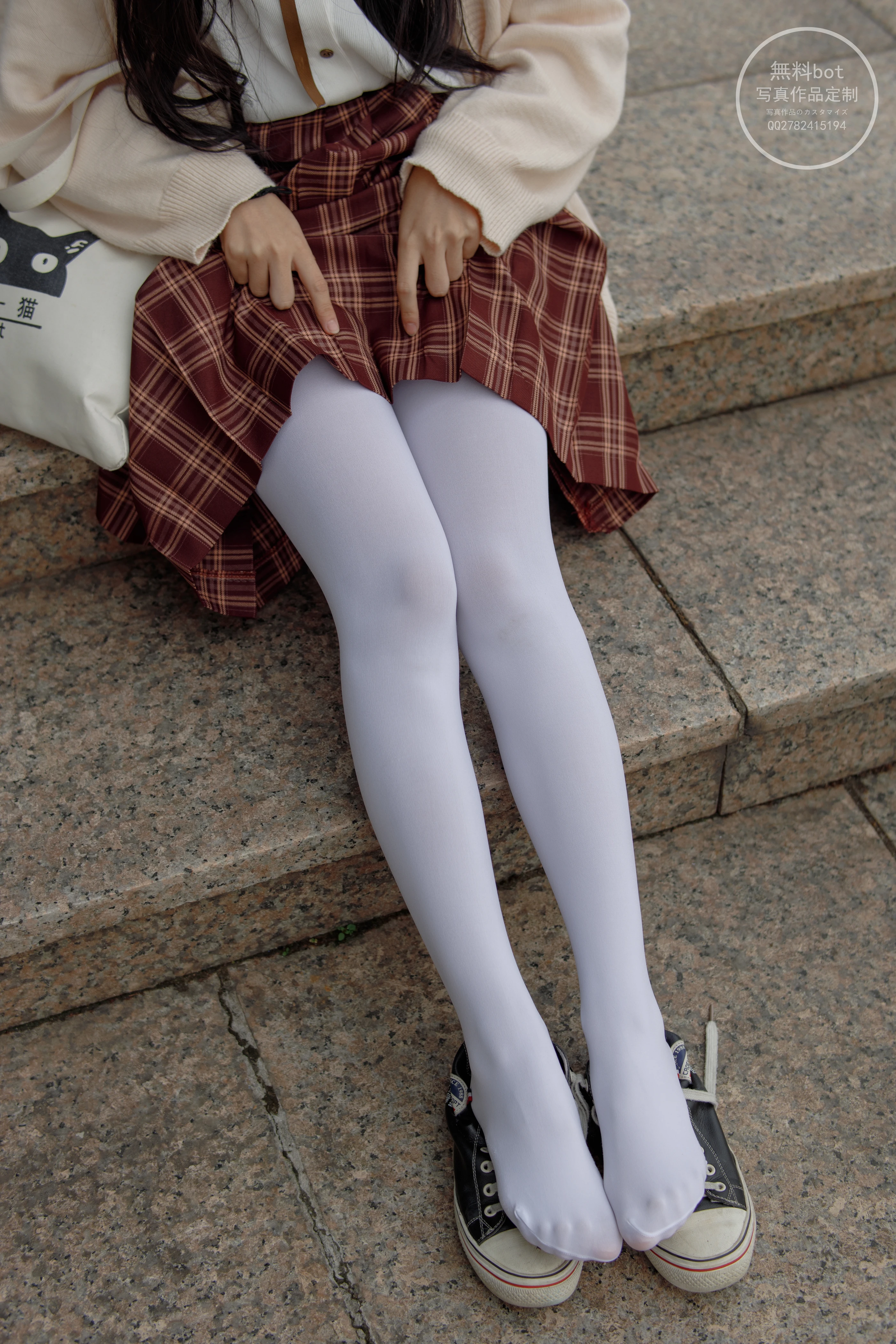 森萝财团 有料006  依依 户外白丝JK制服 [90P]插图7